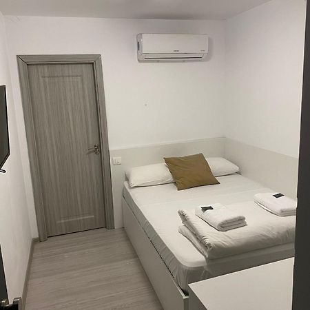 Small Central Bucharest Old Town Studios Екстер'єр фото