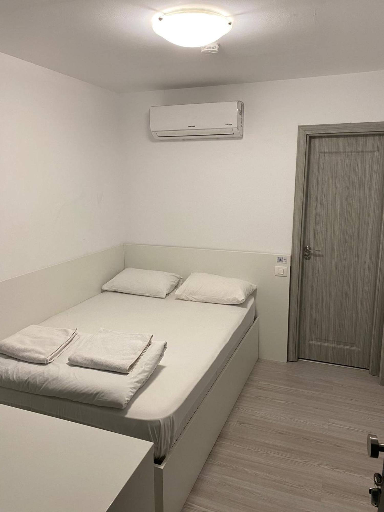 Small Central Bucharest Old Town Studios Екстер'єр фото
