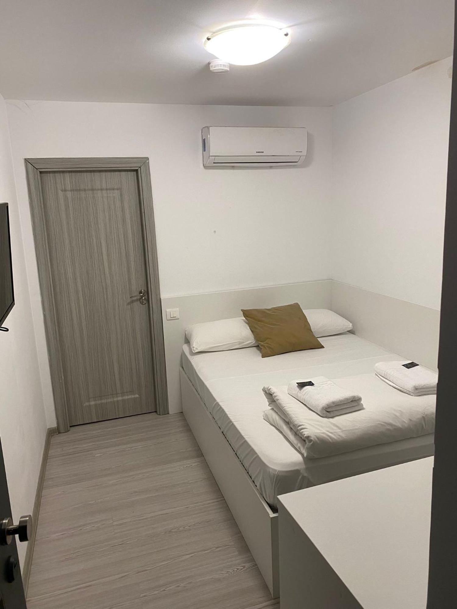 Small Central Bucharest Old Town Studios Екстер'єр фото